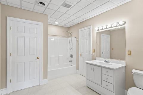 1308 Georgetown Ct, High Point, NC 27262 photo 24