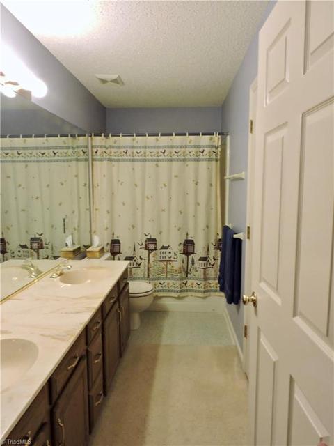 4313 Windlestraw Ln, Greensboro, NC 27410 photo 20
