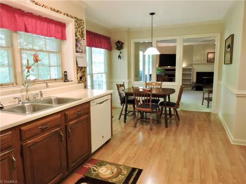 4313 Windlestraw Ln, Greensboro, NC 27410 photo 9