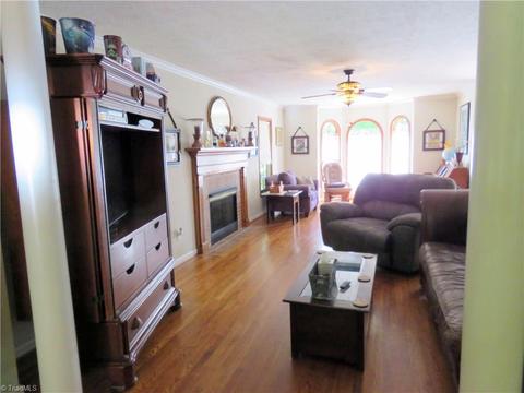 449 Knollcrest Dr, Pinnacle, NC 27043 photo 4