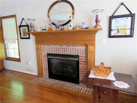 449 Knollcrest Dr, Pinnacle, NC 27043 photo 5