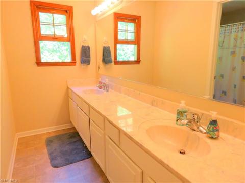 449 Knollcrest Dr, Pinnacle, NC 27043 photo 18