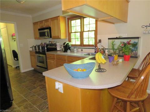 449 Knollcrest Dr, Pinnacle, NC 27043 photo 8