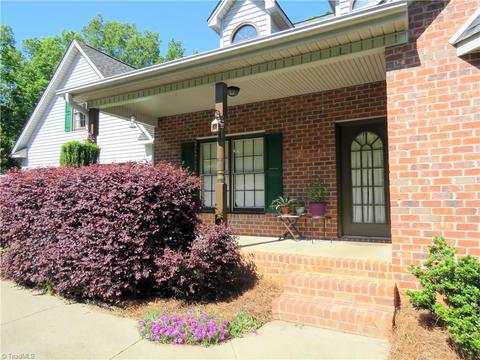 449 Knollcrest Dr, Pinnacle, NC 27043 photo 2