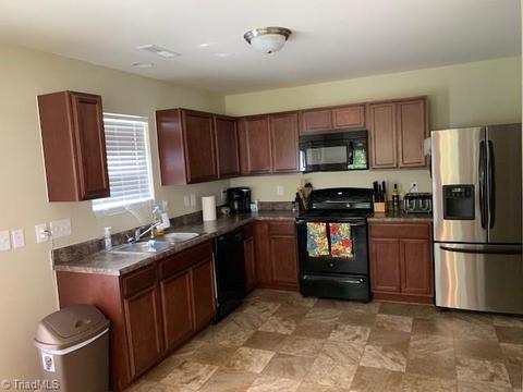421 Sandybrooke Dr, High Point, NC 27265 photo 3