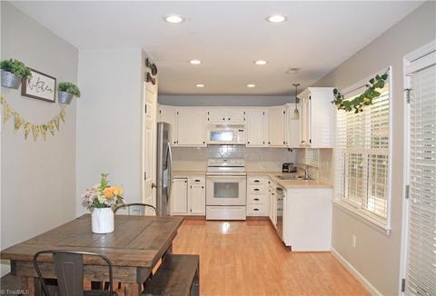 6108 Hampton Meadows Ln, Clemmons, NC 27012 photo 2
