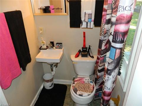 223 Paramount St, High Point, NC 27260 photo 9