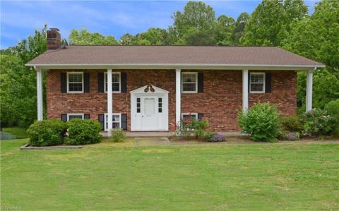 3421 Fairpoint Dr, Clemmons, NC 27012 photo 1