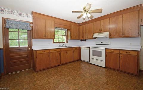 3421 Fairpoint Dr, Clemmons, NC 27012 photo 8