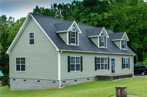 128 Banjo Ln, Lowgap, NC 27024 photo 2