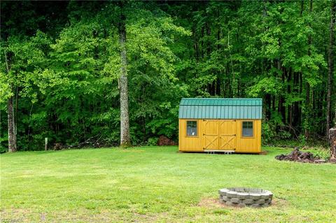 128 Banjo Ln, Lowgap, NC 27024 photo 5