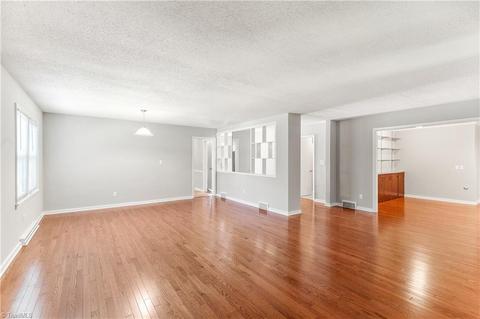 1505 Overbrook Ct, High Point, NC 27262 photo 8