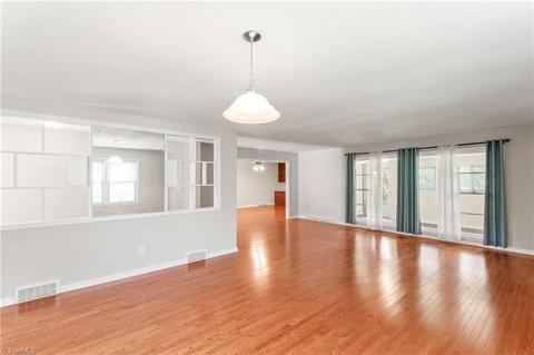 1505 Overbrook Ct, High Point, NC 27262 photo 9