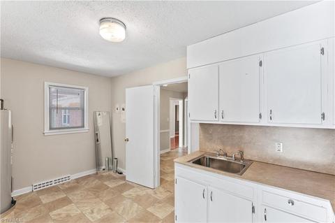1505 Overbrook Ct, High Point, NC 27262 photo 16