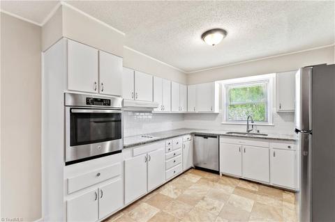 1505 Overbrook Ct, High Point, NC 27262 photo 13