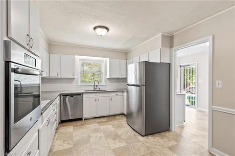 1505 Overbrook Ct, High Point, NC 27262 photo 15