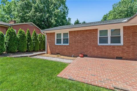 1505 Overbrook Ct, High Point, NC 27262 photo 4