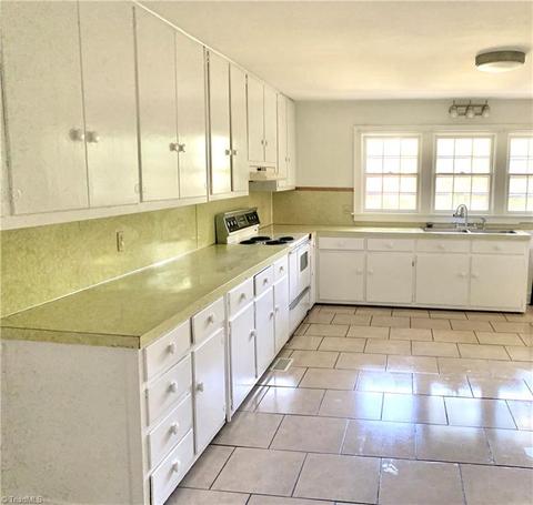 401 Spring St, Thomasville, NC 27360 photo 10