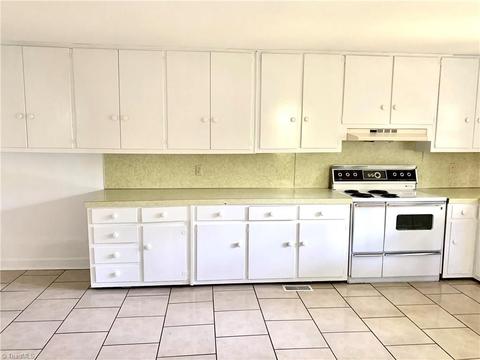 401 Spring St, Thomasville, NC 27360 photo 11