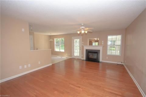 1224 Hampton Park Dr, High Point, NC 27265 photo 2