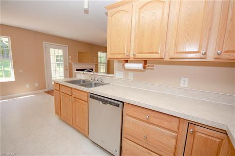 1224 Hampton Park Dr, High Point, NC 27265 photo 12