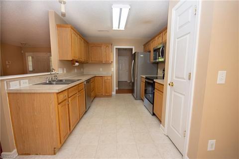1224 Hampton Park Dr, High Point, NC 27265 photo 9