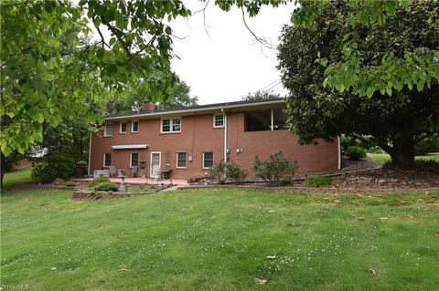 303 Unity St, Thomasville, NC 27360 photo 2