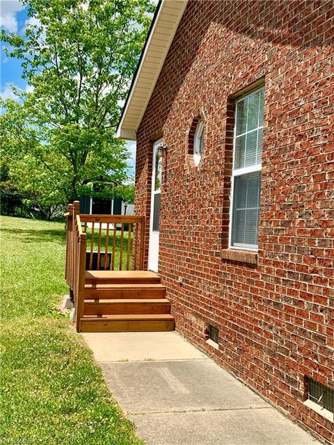 605 Rosecrest Dr, High Point, NC 27260 photo 3