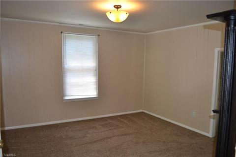 212 S 5th Ave, Mayodan, NC 27027 photo 5