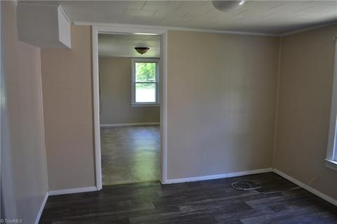 212 S 5th Ave, Mayodan, NC 27027 photo 11