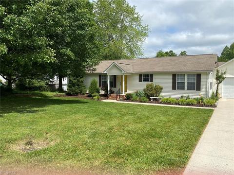 819 Dodson Mill Rd, Pilot Mountain, NC 27041 photo 3
