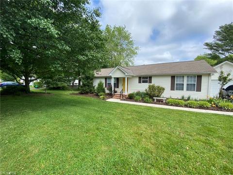 819 Dodson Mill Rd, Pilot Mountain, NC 27041 photo 1