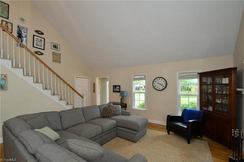 6739 Castleton Dr, Clemmons, NC 27012 photo 2