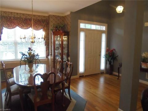 638 Tara Dr, High Point, NC 27265 photo 4
