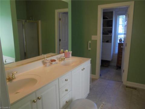 638 Tara Dr, High Point, NC 27265 photo 13