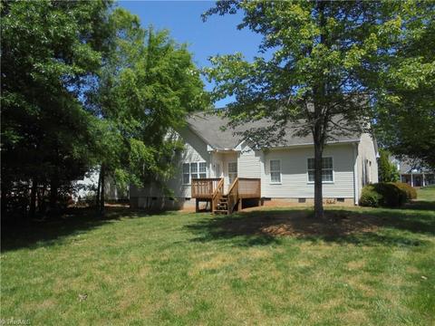 638 Tara Dr, High Point, NC 27265 photo 24