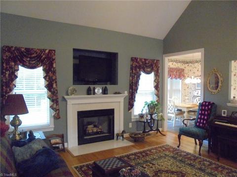 638 Tara Dr, High Point, NC 27265 photo 6
