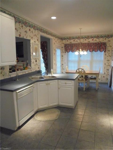 638 Tara Dr, High Point, NC 27265 photo 10