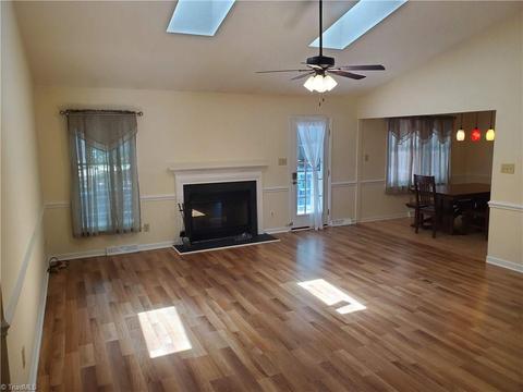 1127 Mapleview Ct, High Point, NC 27265 photo 3