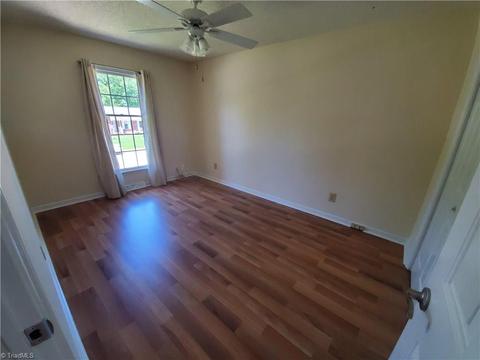 1127 Mapleview Ct, High Point, NC 27265 photo 7