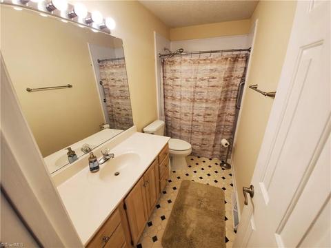 1127 Mapleview Ct, High Point, NC 27265 photo 8
