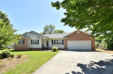 1724 Harper Spring Dr, Clemmons, NC 27012 photo 1