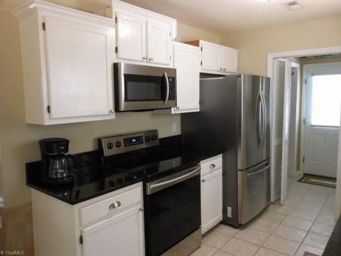 2471 Shadow Valley Rd, High Point, NC 27265 photo 4