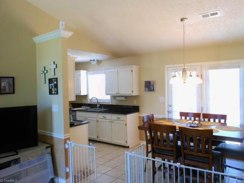 2471 Shadow Valley Rd, High Point, NC 27265 photo 2