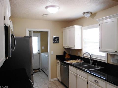 2471 Shadow Valley Rd, High Point, NC 27265 photo 3