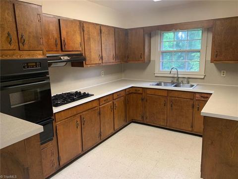 1430 Bragg Ct, High Point, NC 27265 photo 7