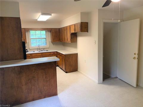 1430 Bragg Ct, High Point, NC 27265 photo 9