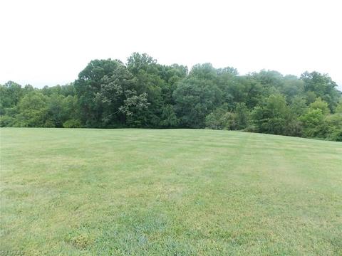 214 Maple Dr, Mount Airy, NC 27030 photo 4