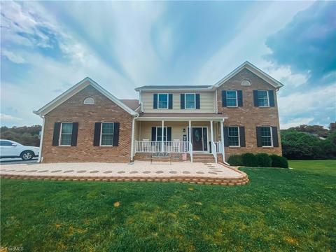 214 Maple Dr, Mount Airy, NC 27030 photo 1