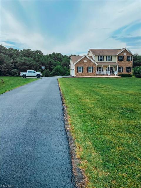 214 Maple Dr, Mount Airy, NC 27030 photo 3